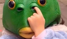 吃瓜吃鲤鱼图片表情包,吃瓜群众笑翻天！