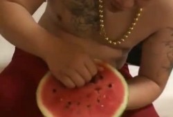 英雄联盟疫情吃瓜,疫情下的电竞风云，吃瓜群众围观战疫英雄